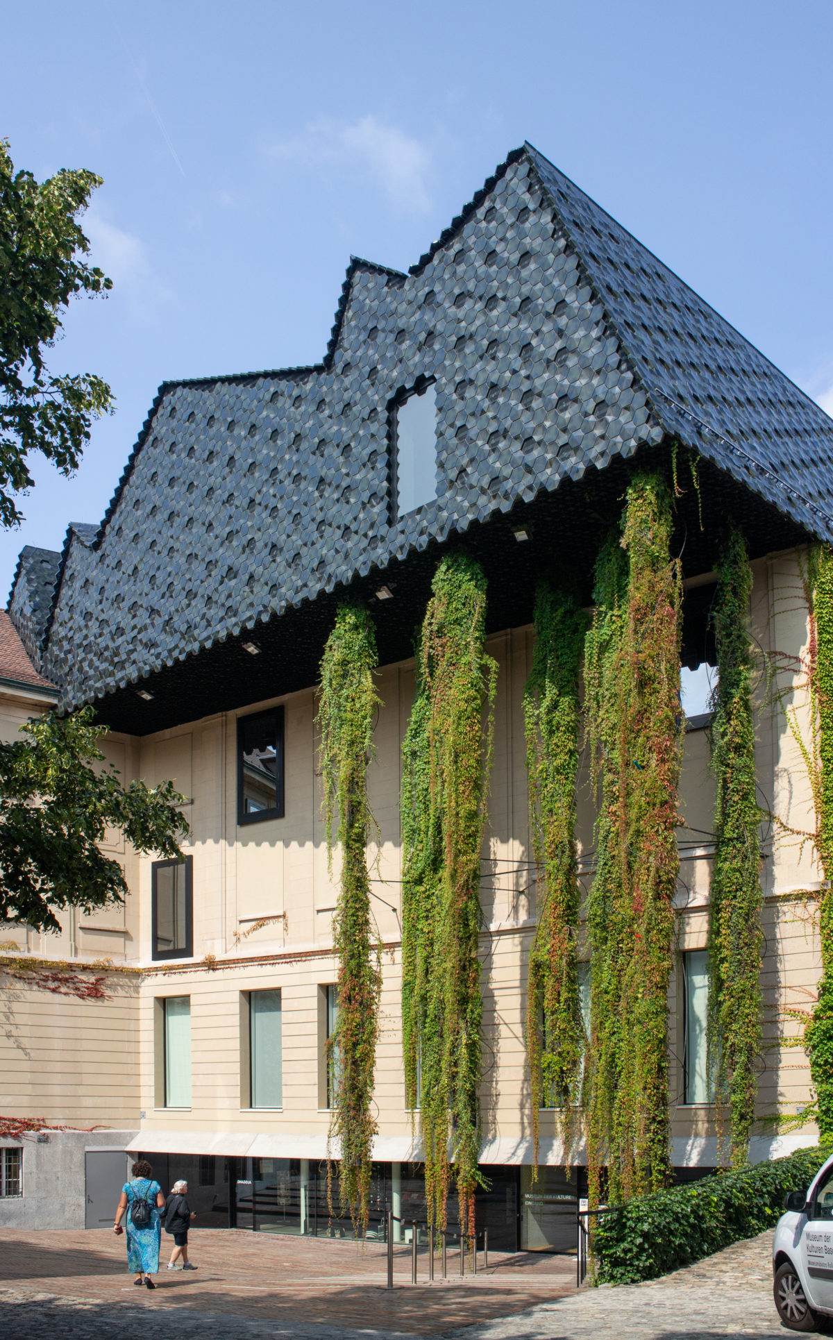 Museum-der-Kulturen_Herzong-Demeuron_WikiArquitectura_05