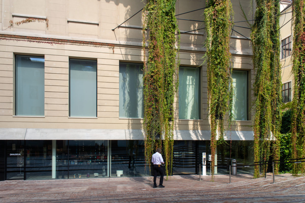 Museum-der-Kulturen_Herzong-Demeuron_WikiArquitectura_13
