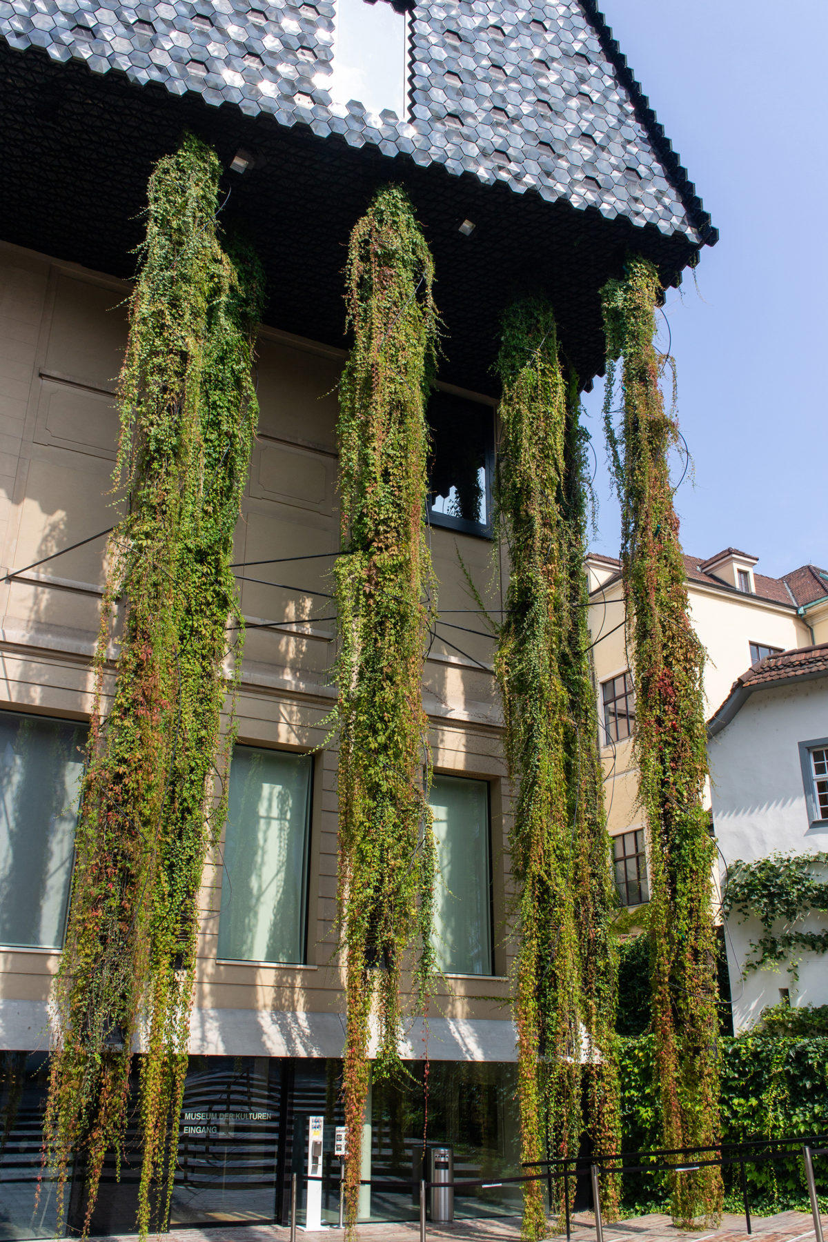 Museum-der-Kulturen_Herzong-Demeuron_WikiArquitectura_16