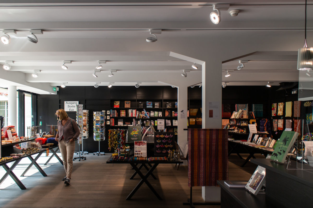 Museum-der-Kulturen_Herzong-Demeuron_WikiArquitectura_29