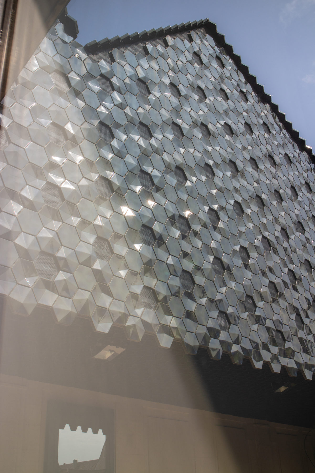 Museum-der-Kulturen_Herzong-Demeuron_WikiArquitectura_46