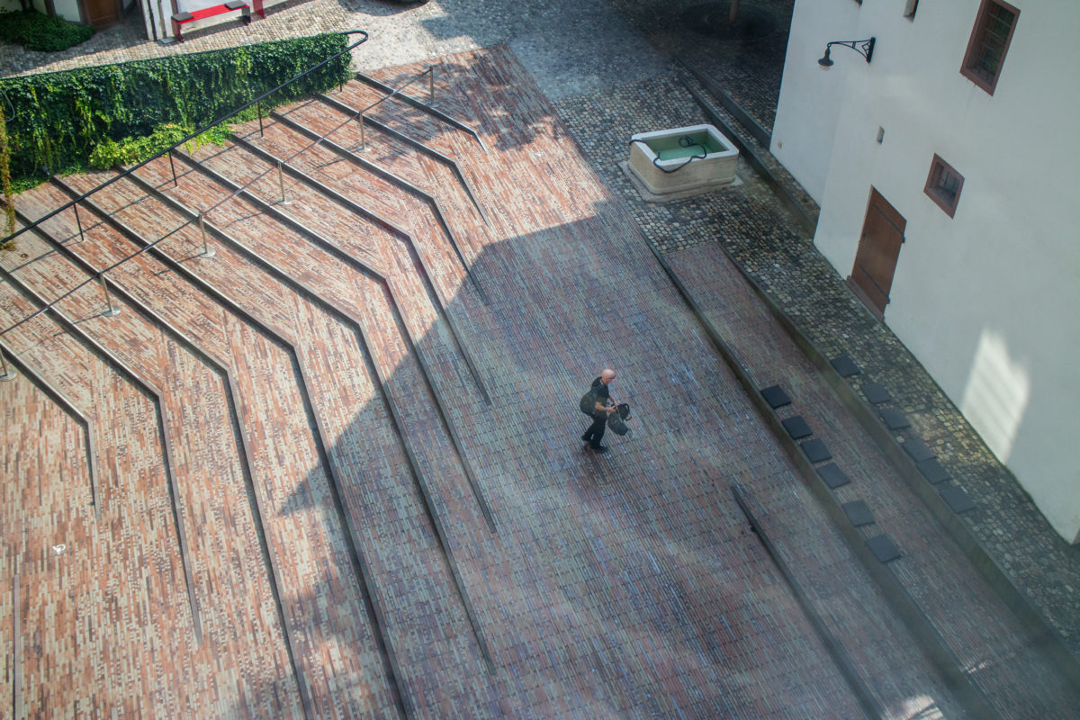 Museum-der-Kulturen_Herzong-Demeuron_WikiArquitectura_47