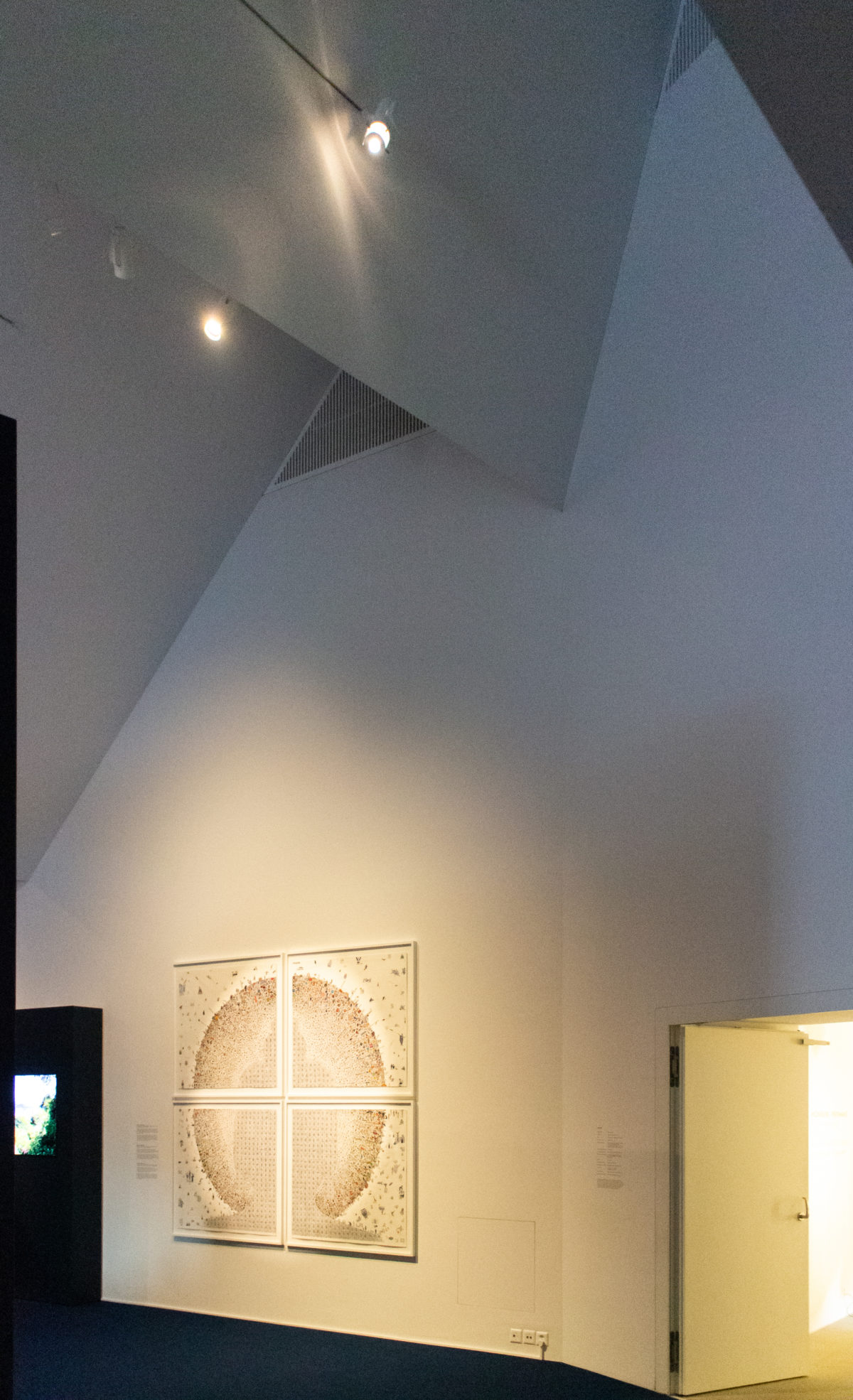 Museum-der-Kulturen_Herzong-Demeuron_WikiArquitectura_56